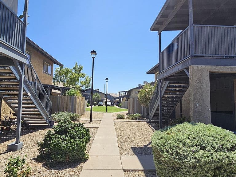 286 W PALOMINO Drive #120 photo 2