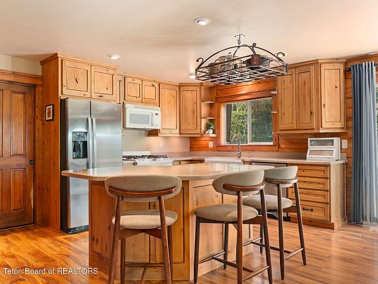 500 E Hansen Ave photo 3