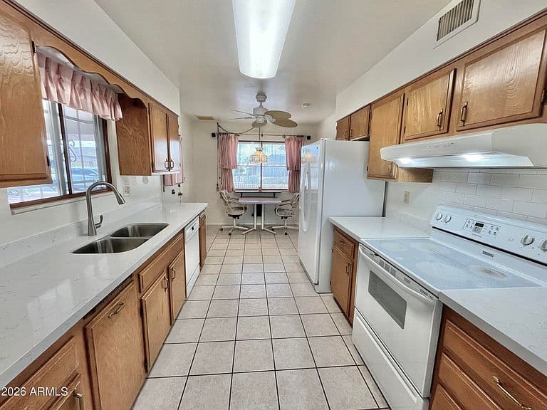 10527 W PRAIRIE HILLS Circle photo 2