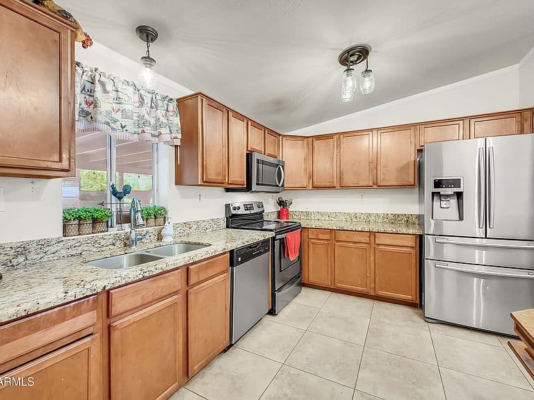 35195 N Ellsworth Avenue photo 3