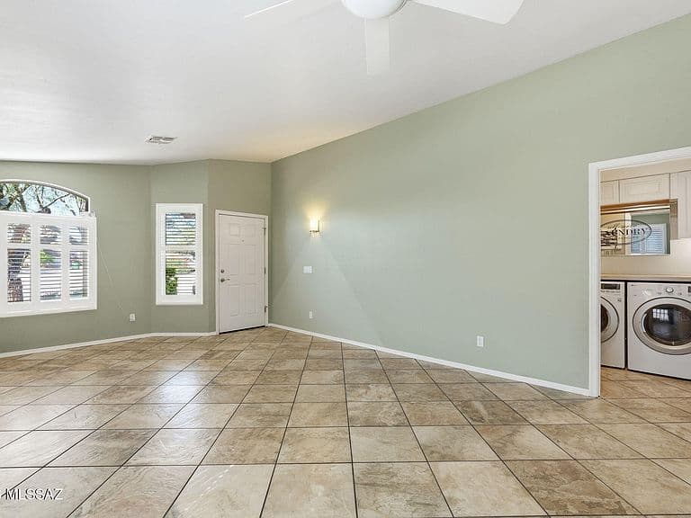 657 W Panorama Vista Dr photo 4