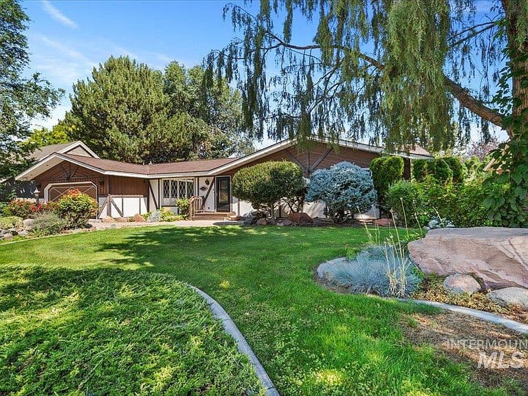 1769 Julie Ln photo 3