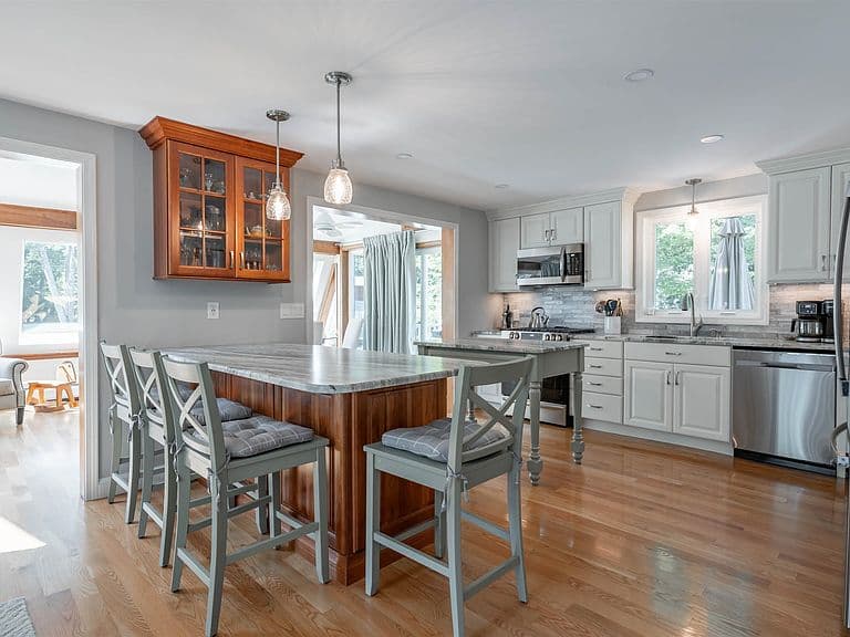 146 Coburn Avenue photo 3