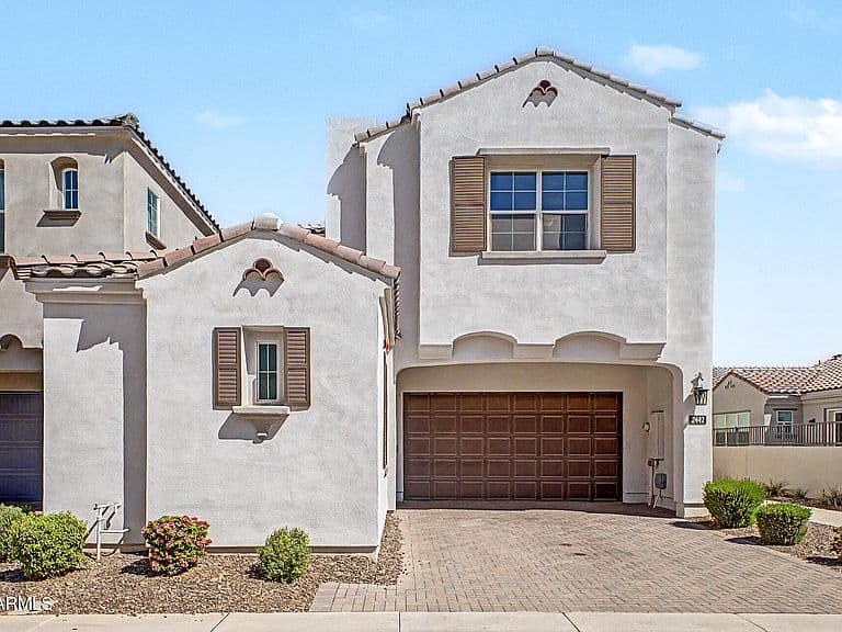 2442 E LARK Street photo 1