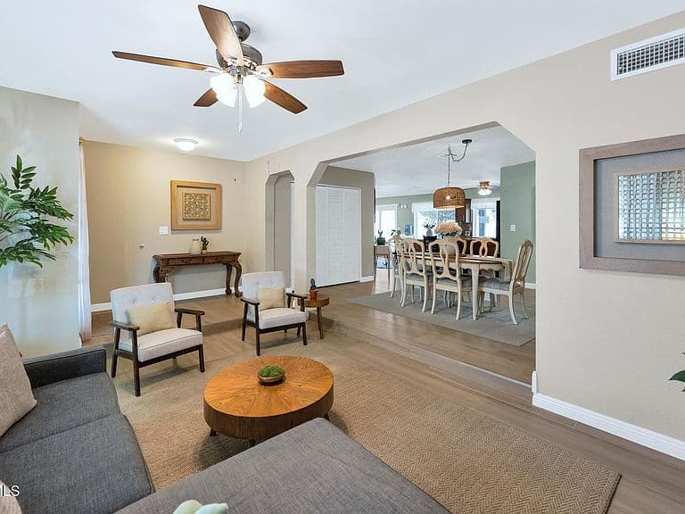 6038 W DESERT HILLS Drive photo 4