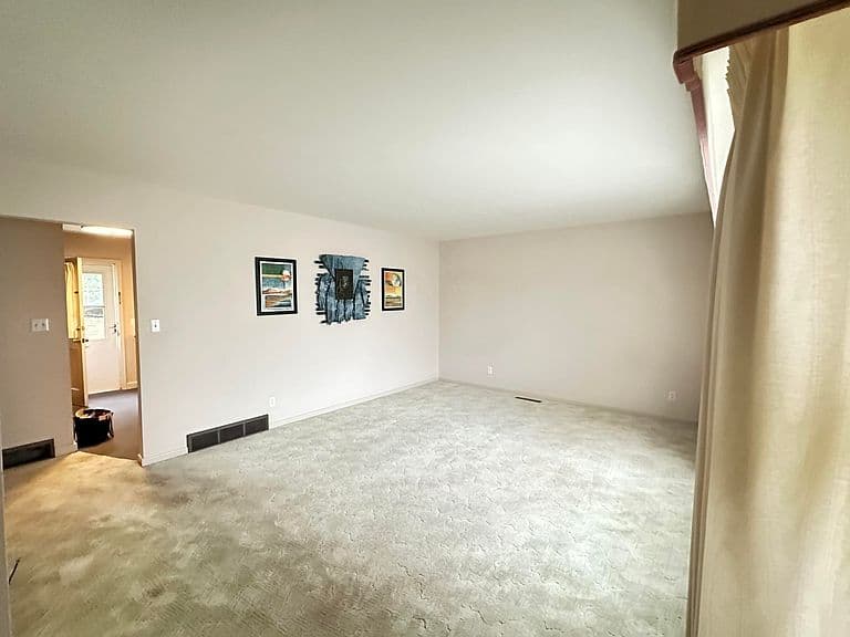 310 S Harrison Ave photo 4