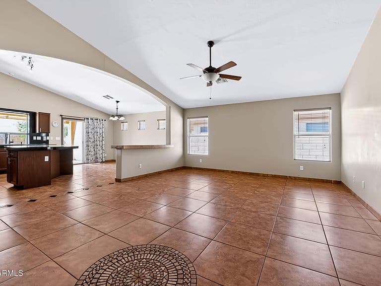 41135 W THORNBERRY Lane photo 3