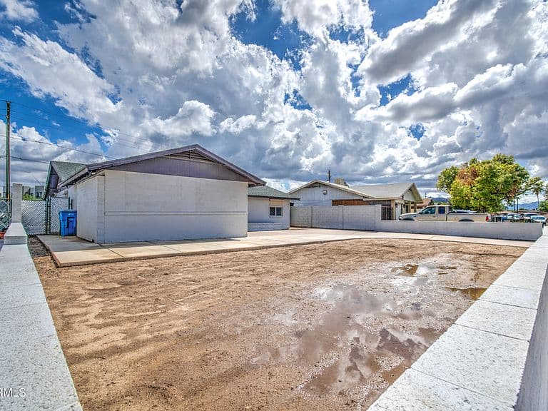 2077 W HIDALGO Avenue photo 5