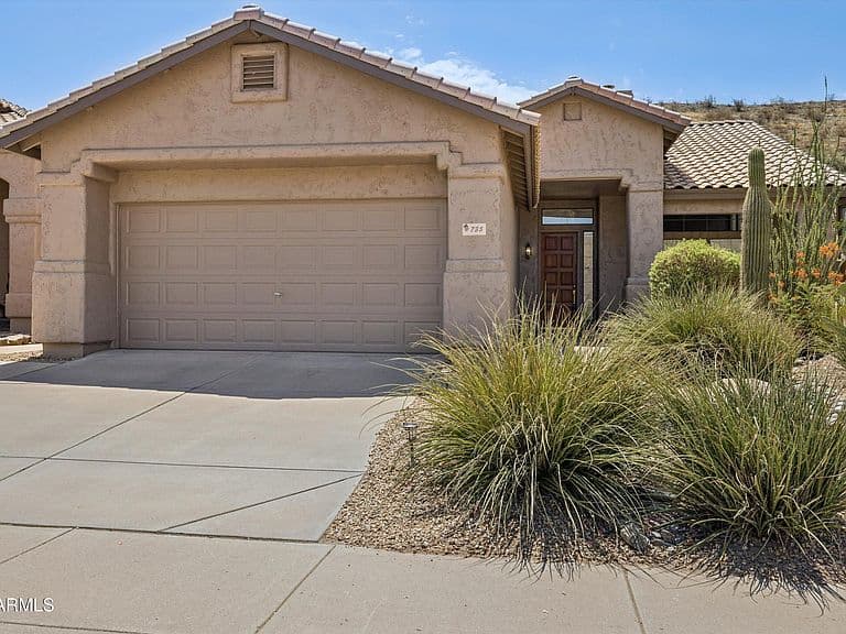 735 E GOLDENROD Street photo 1