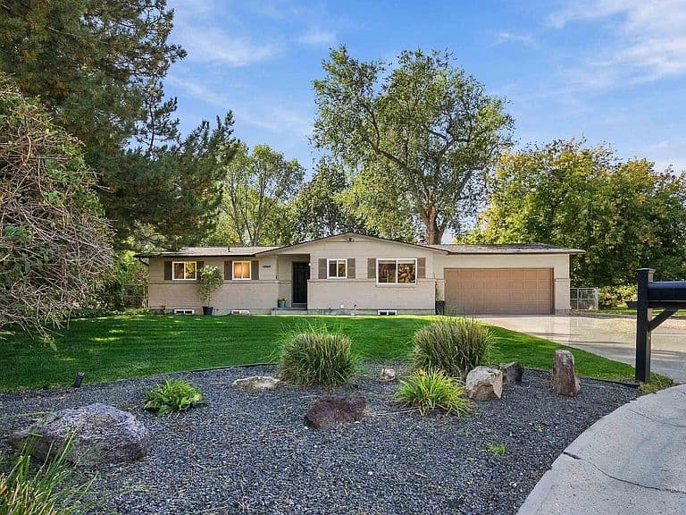 10909 W Estate Dr photo 1