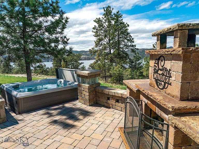 4025 Lake Point Dr photo 3