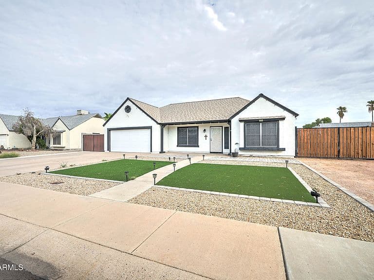 6926 W SUNNYSIDE Drive photo 2