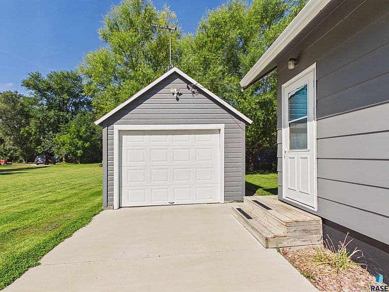 317 N Olive Ave photo 4