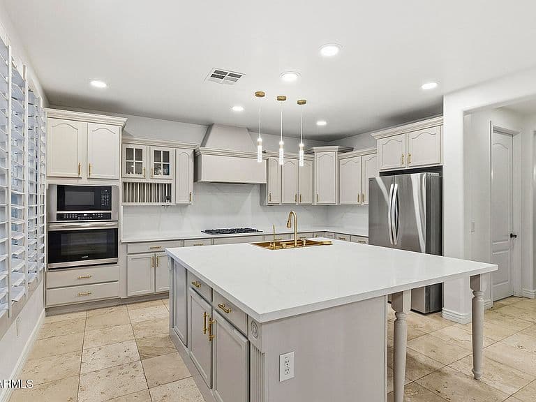 921 E CANYON Way photo 3
