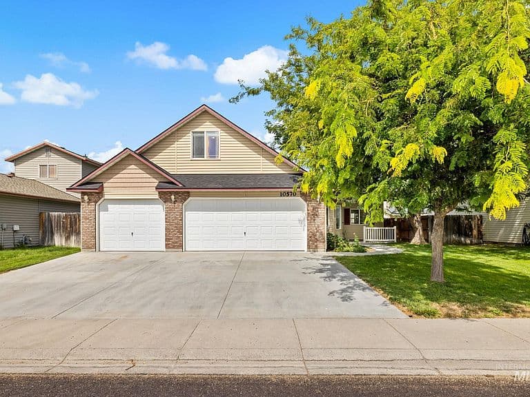 10570 Gossamer Ct photo 1