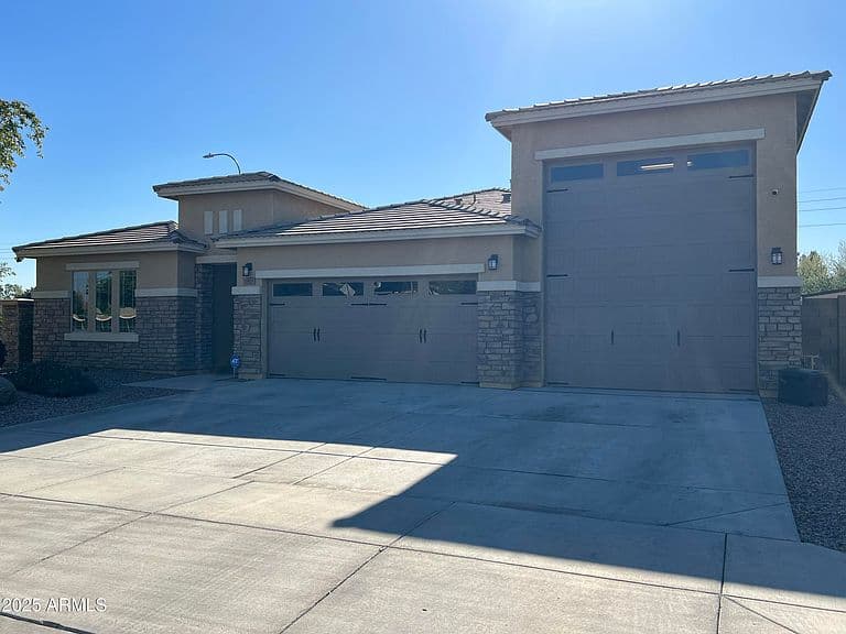 10605 W Catalina Drive photo 2