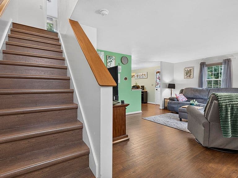 6 Clydesdale Court #B photo 2