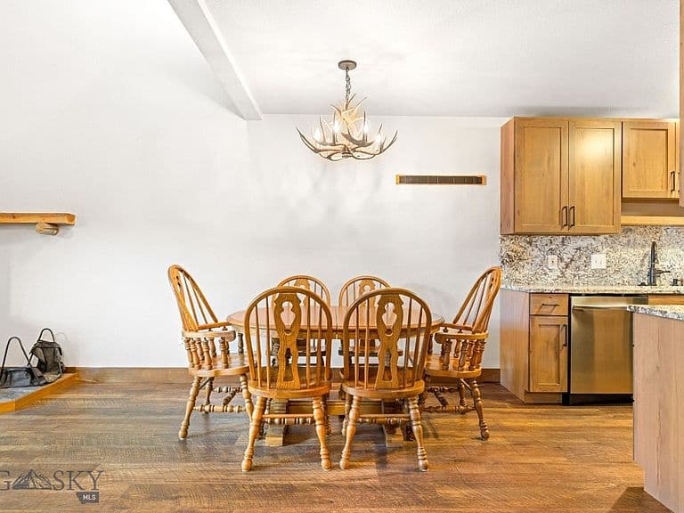1601 W Olive St APT 8 photo 3