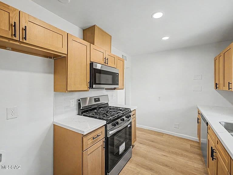3320 N Tucson Blvd photo 2