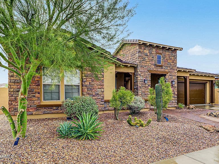 18106 W ACACIA Drive photo 3