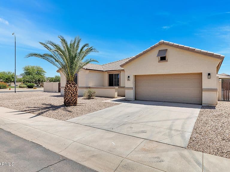 2951 E LINDRICK Drive photo 3