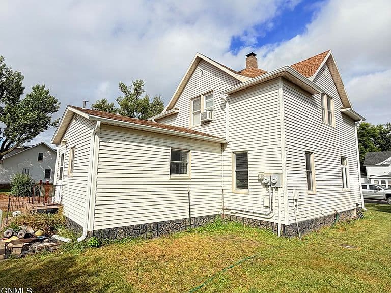 223/227 Helen St S photo 4