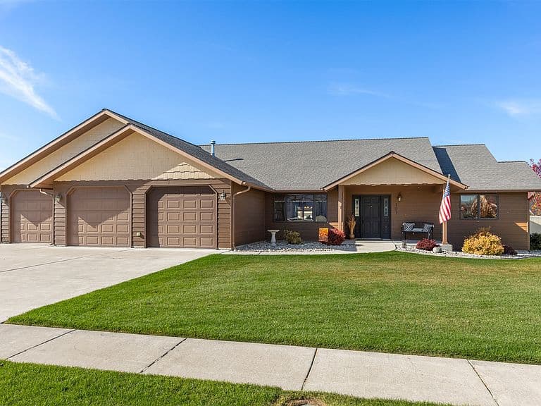 303 Syringa St photo 1