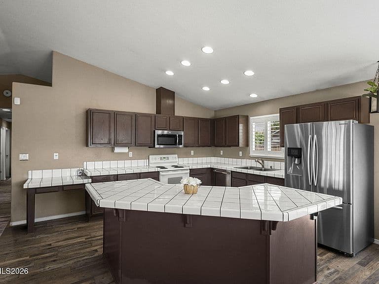 1407 Talking Sparrow Dr photo 5