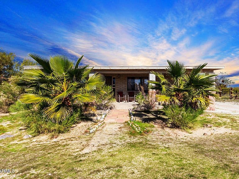 27119 E Orville St photo 1