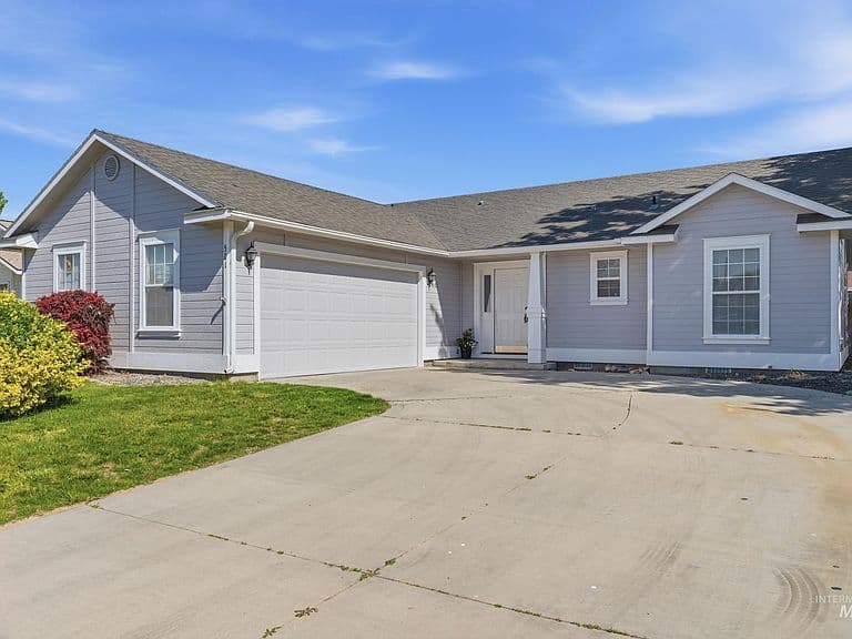 501 Knights Cir photo 2