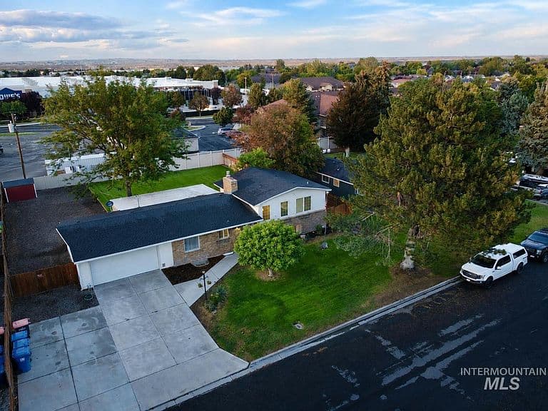 1249 Evergreen Dr photo 4