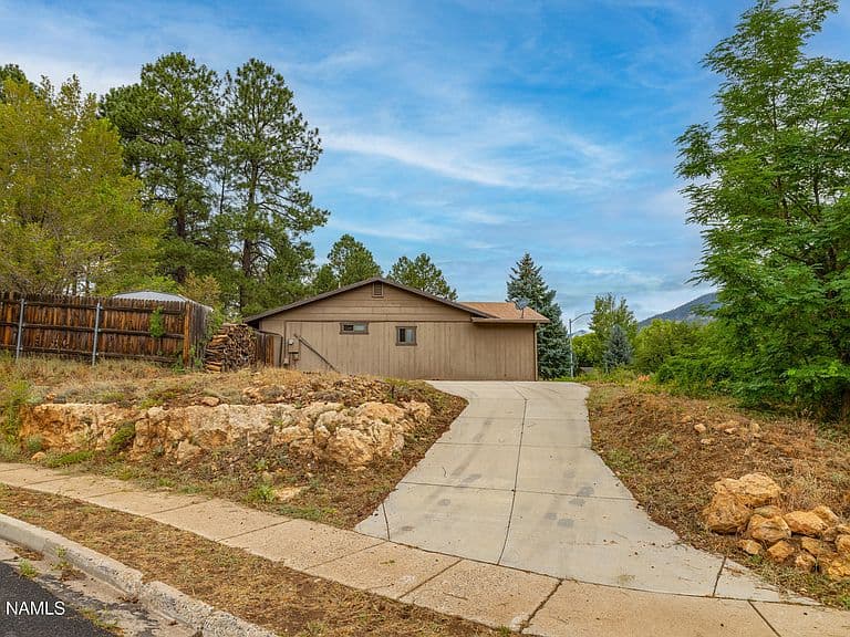 3415 Fox Lair Dr photo 3