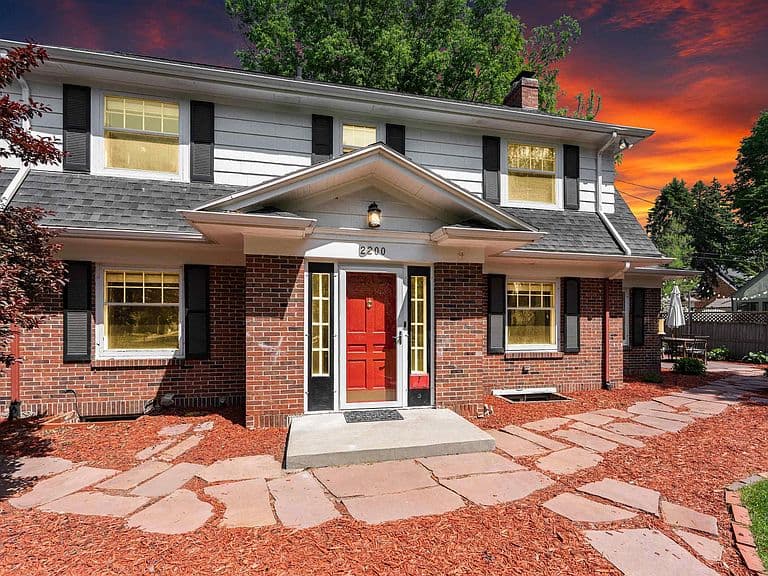 2200 S Phillips Ave photo 1