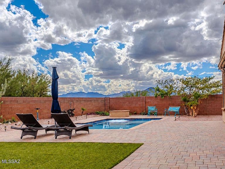 5649 W Jade Hollow Pl photo 2