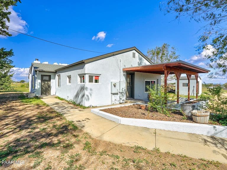 826 W Road 2 S photo 3