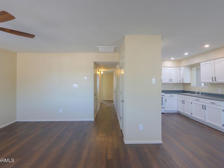 421 W 11TH Street photo 4
