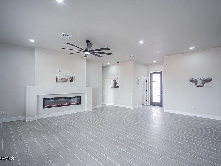 43501 W Carefree Place photo 3