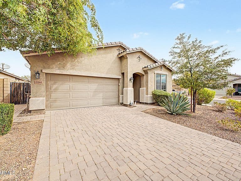 21144 W BERKELEY Road photo 2