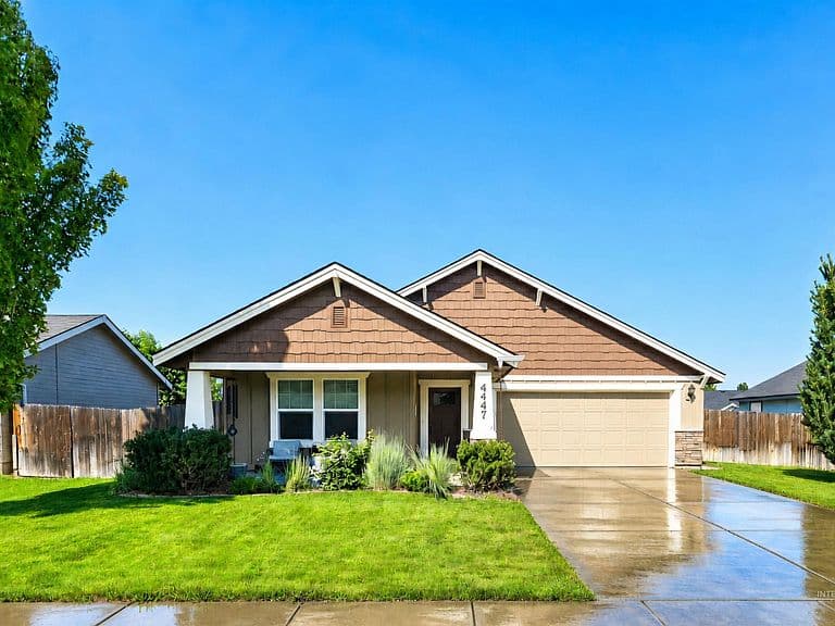 4447 N Weston Ave photo 2