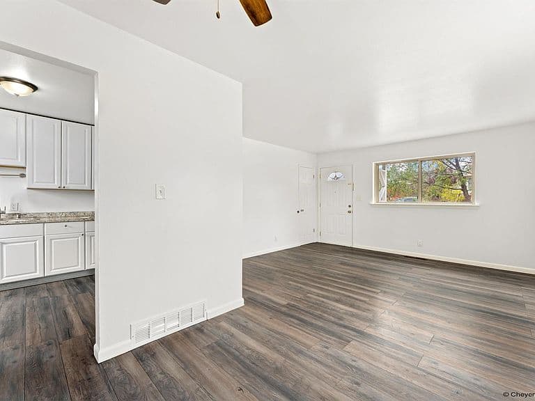 148 King Ct photo 5