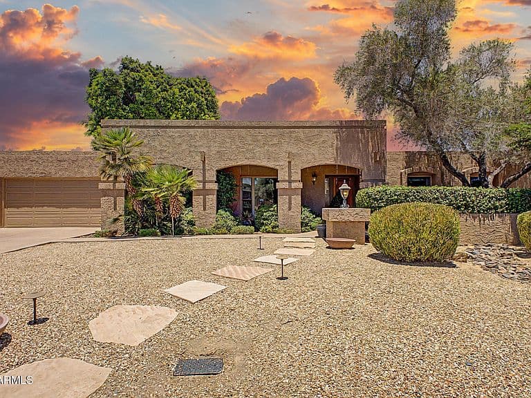 1926 E CARMEN Street photo 1
