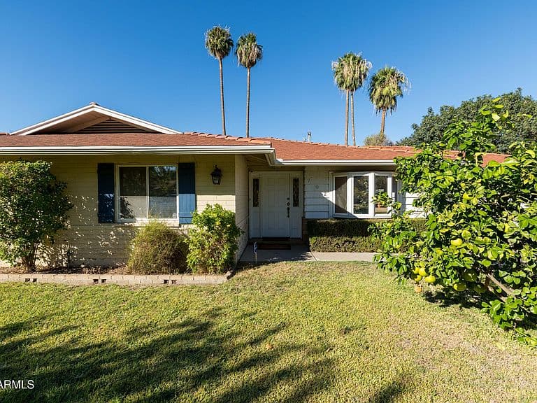 702 W RANCHO Drive photo 5