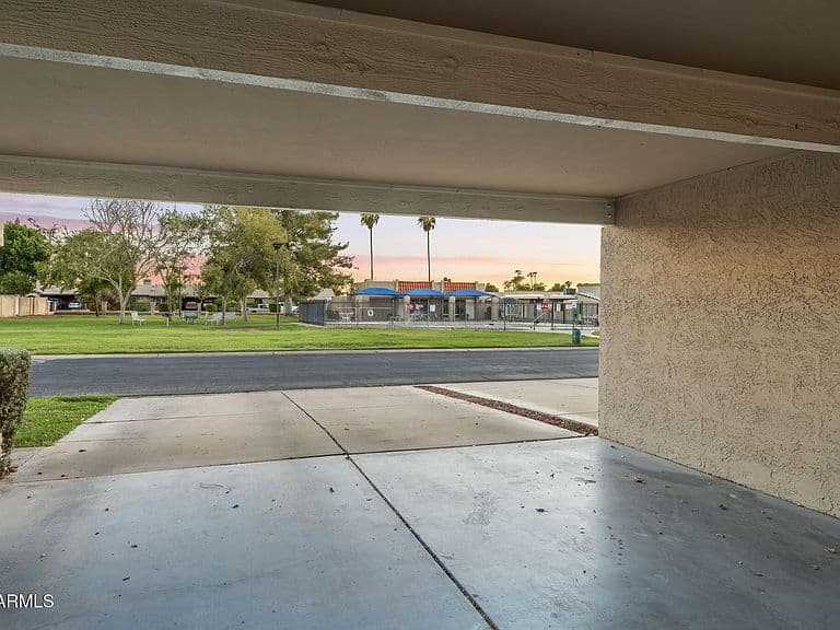 606 E COLGATE Drive photo 5
