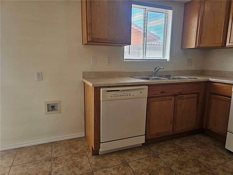 3050 Pacific Avenue photo 4