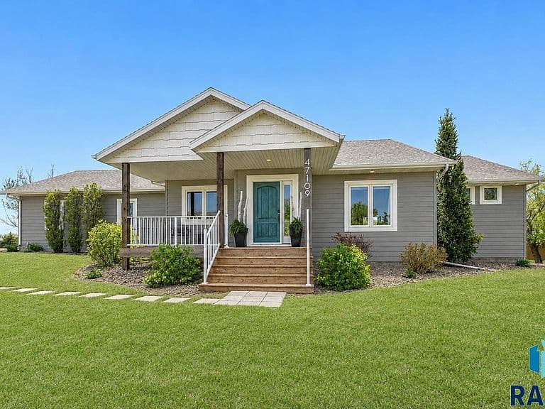 47109 Dorothy Pl photo 1