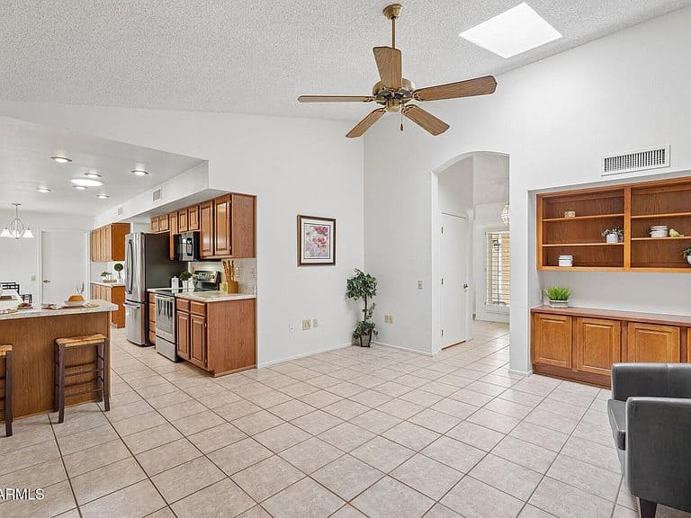 17819 N 136TH Court photo 1