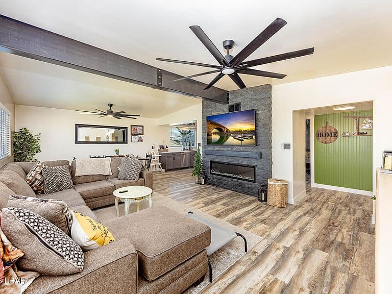 2658 Holiday Dr photo 4