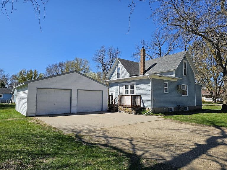 304 Marvin Ave photo 1