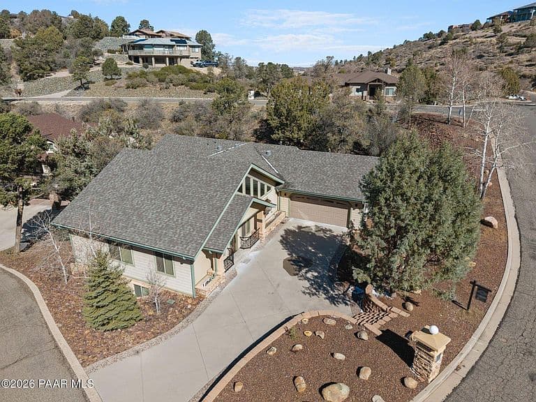 1284 McDonald Dr photo 4