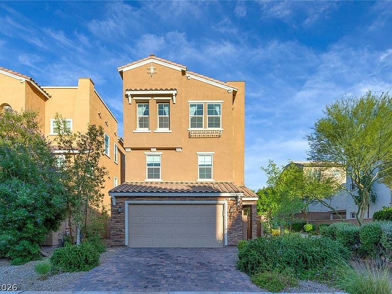 374 Gracious Way photo 1